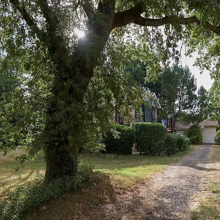 Villa Lush In A Nature Reserve With A Castle Salles (Gironde)